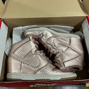 Nike 7.5 Women Dunk Sky Hi Wedge Sneakers Metallic Rose Gold